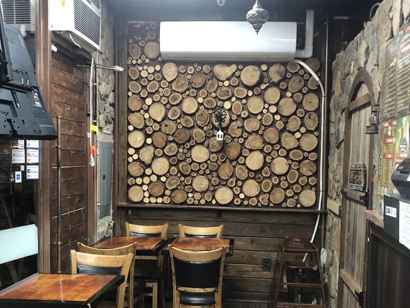 Ruzana Middle Eastern Restaurant - Arabic Shawarma & Falafel interior